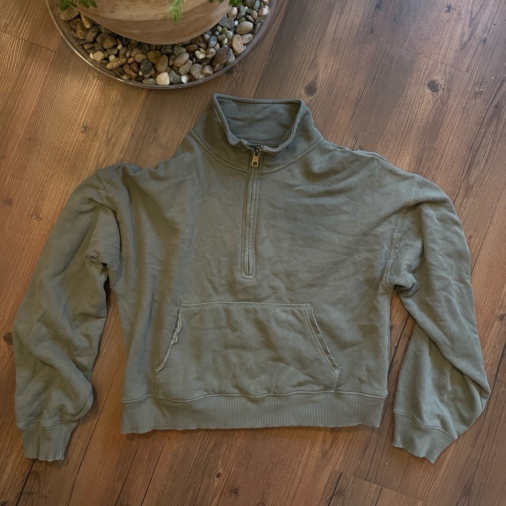 American Eagle Olive Green Cropped Sweater